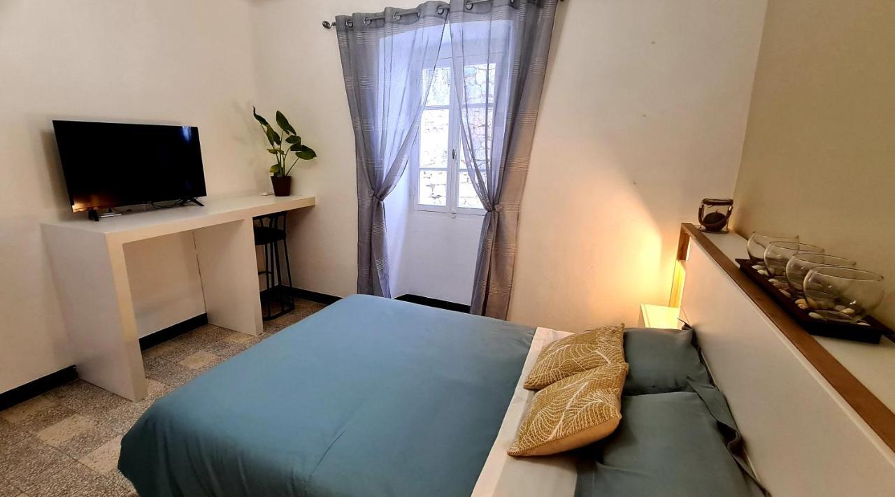 Lou Mouli Di Baou Bed & Breakfast Labeaume Exterior photo